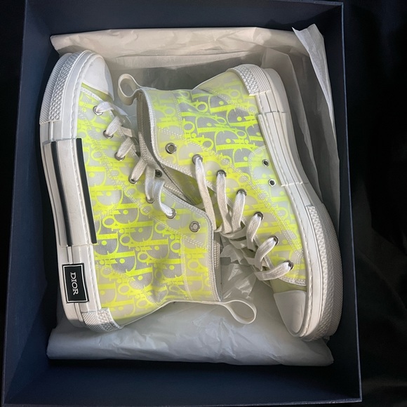 Dior converse $600 used once. - Picture 4 of 6